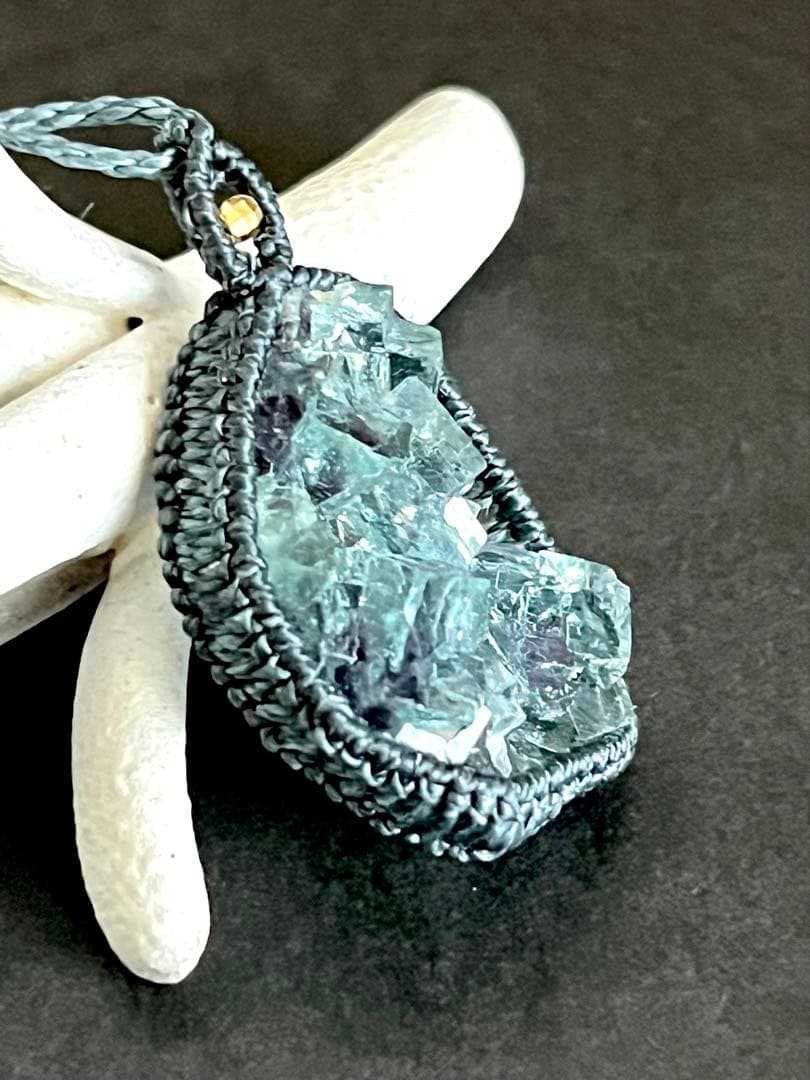 フローライト(蛍光)原石クラスター　ペンダント