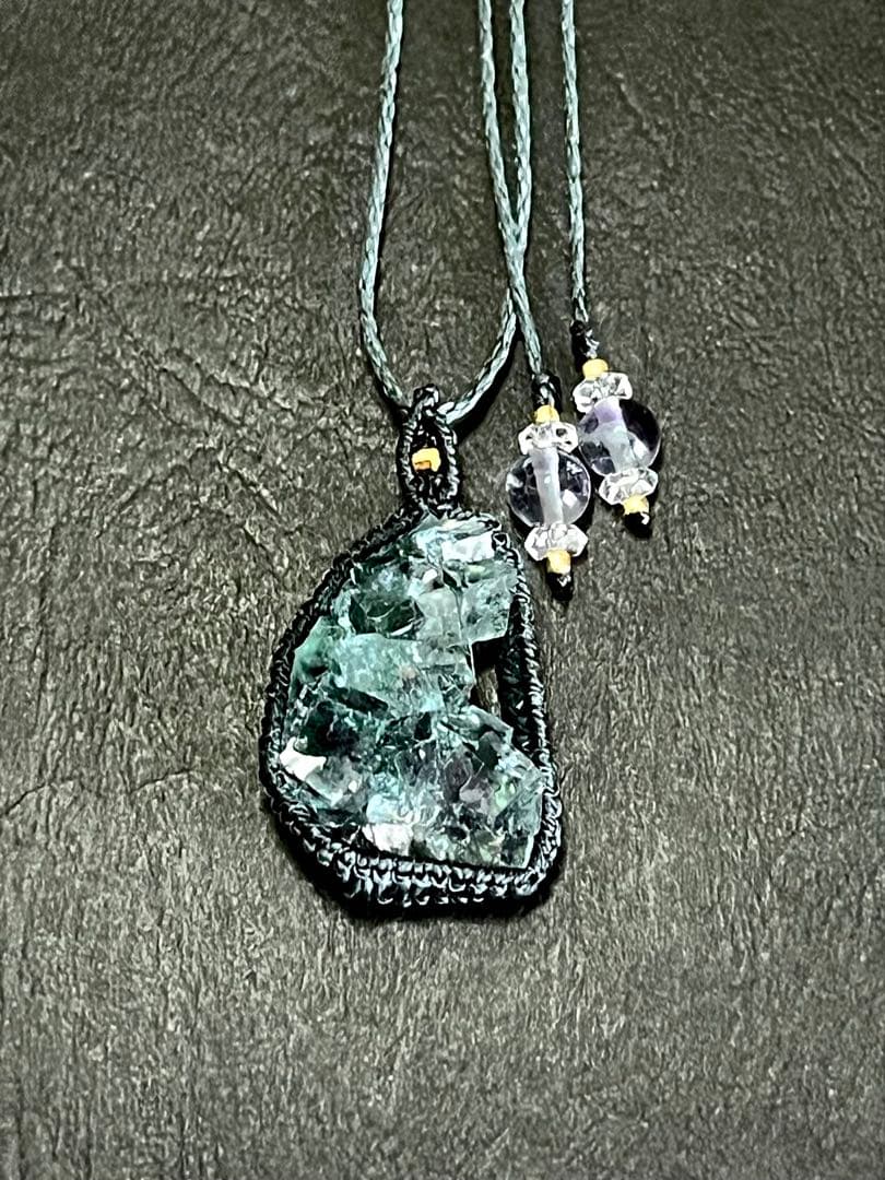 フローライト(蛍光)原石クラスター　ペンダント