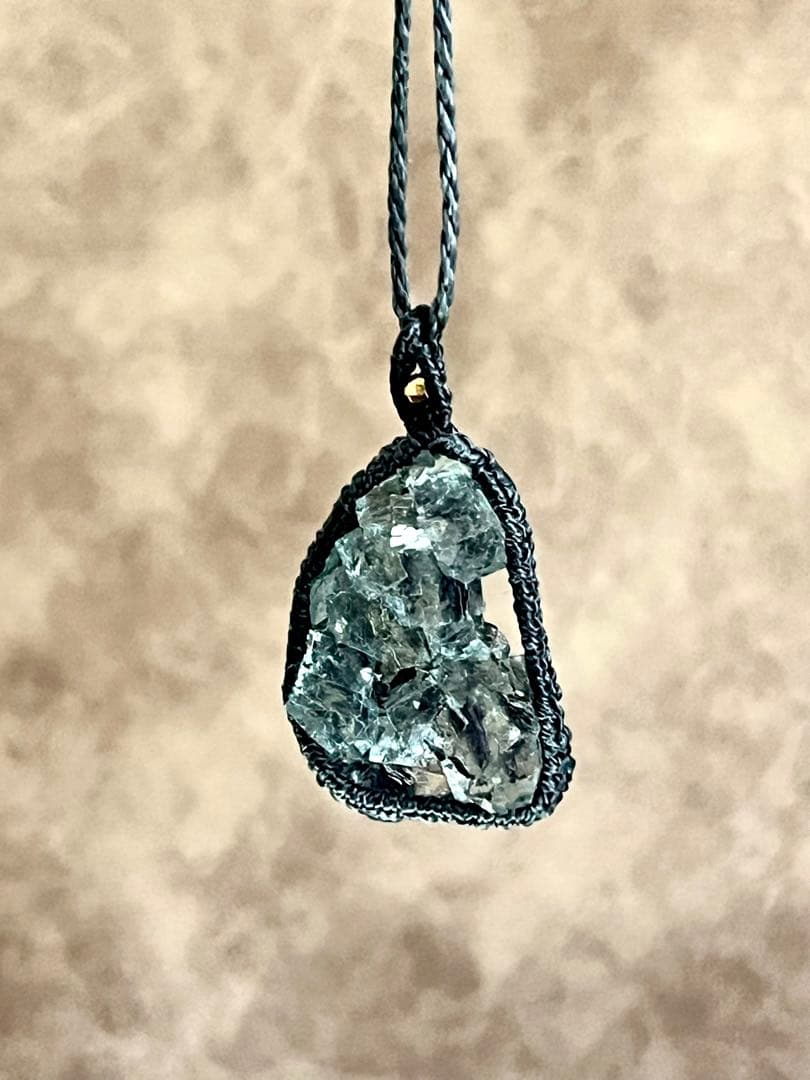 フローライト(蛍光)原石クラスター　ペンダント