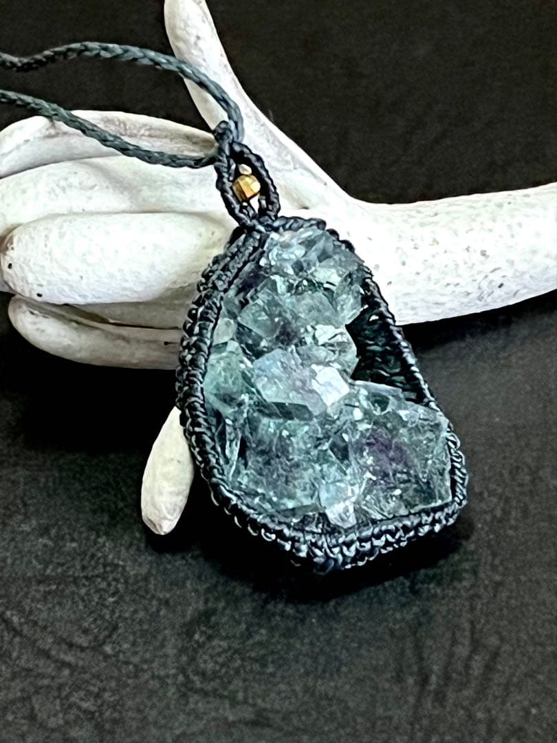 フローライト(蛍光)原石クラスター　ペンダント