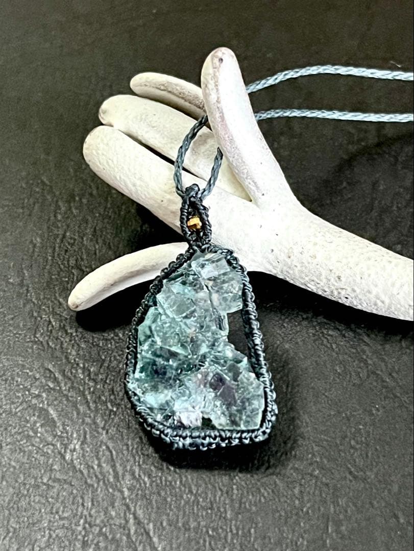 フローライト(蛍光)原石クラスター　ペンダント