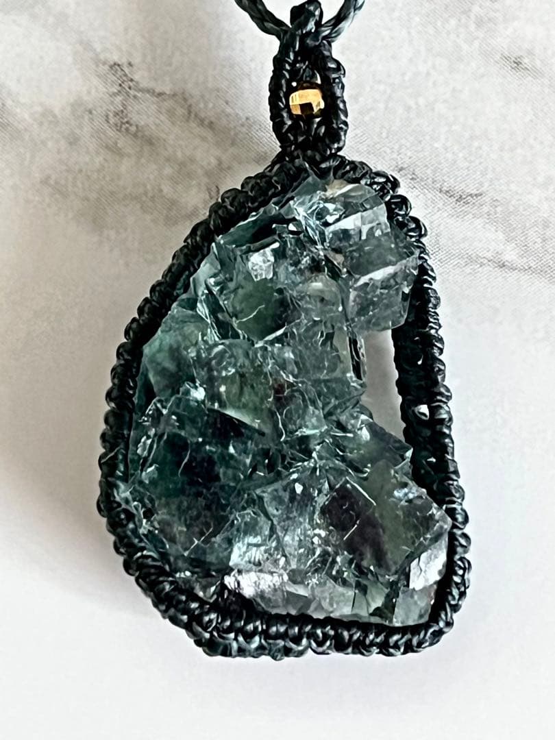 フローライト(蛍光)原石クラスター　ペンダント