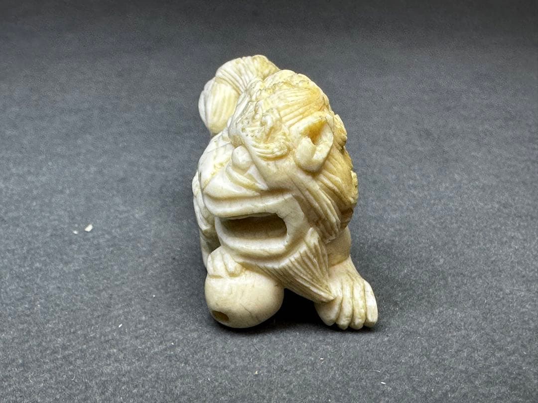 根付　ライオン　獅子　彫刻 置物　細密細工　骨董　アンティーク