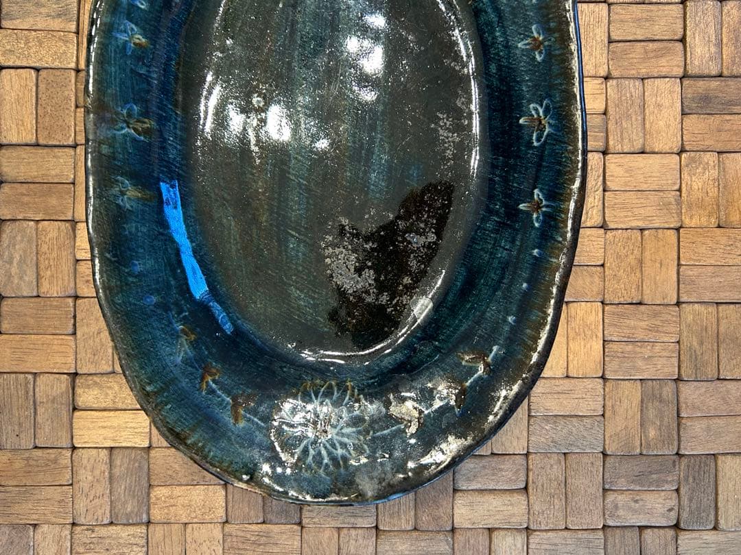 本田あつみ　　ダークブルー 陶器皿 楕円形 花模様