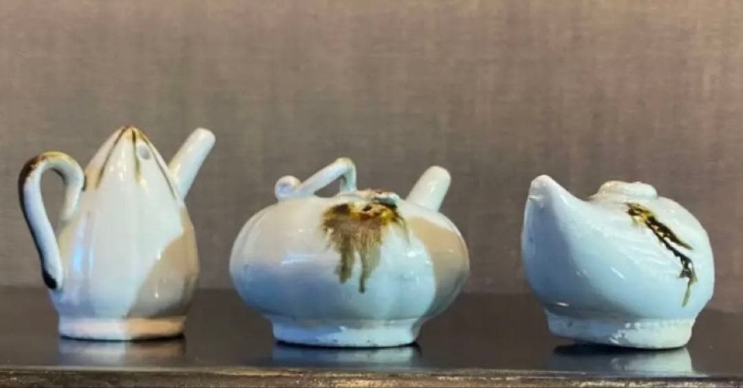 アンティーク・李朝初期・白磁鉄砂・水滴三点・唐木鑑賞台付　４点セット