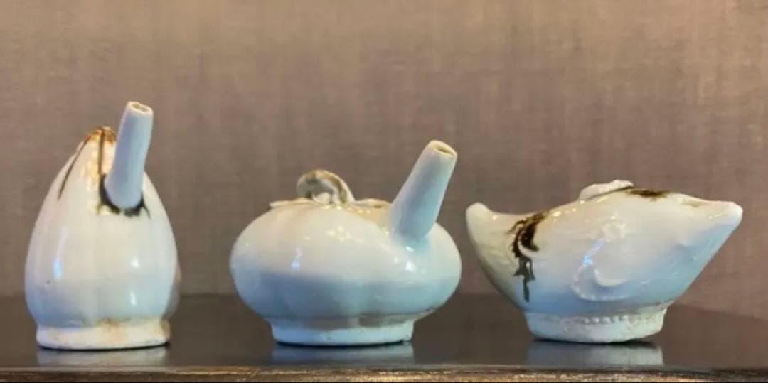 アンティーク・李朝初期・白磁鉄砂・水滴三点・唐木鑑賞台付　４点セット