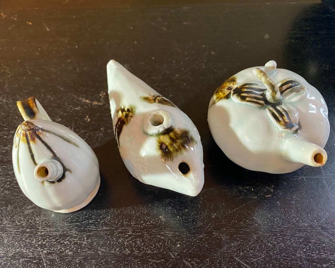 アンティーク・李朝初期・白磁鉄砂・水滴三点・唐木鑑賞台付　４点セット