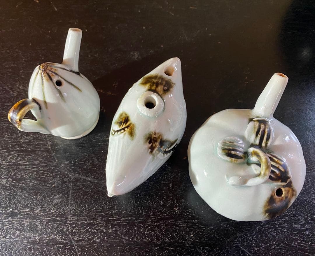 アンティーク・李朝初期・白磁鉄砂・水滴三点・唐木鑑賞台付　４点セット