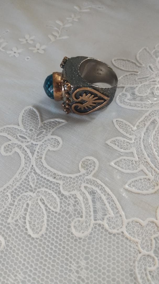 トルコ人デザイナーによる大振りアパタイトエスニックリング