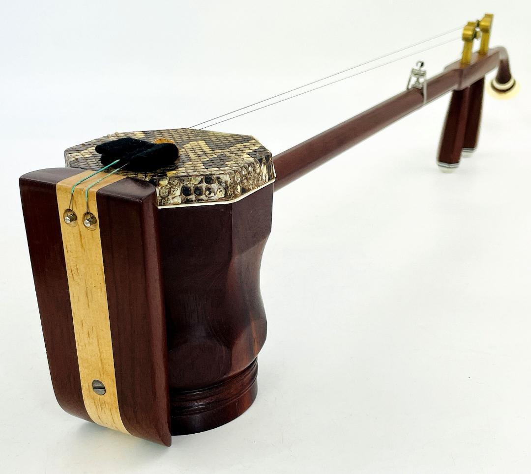 二胡 蛇皮 ケース付 弓 松香 弦 中国楽器 民族楽器 現状品 R8SD49