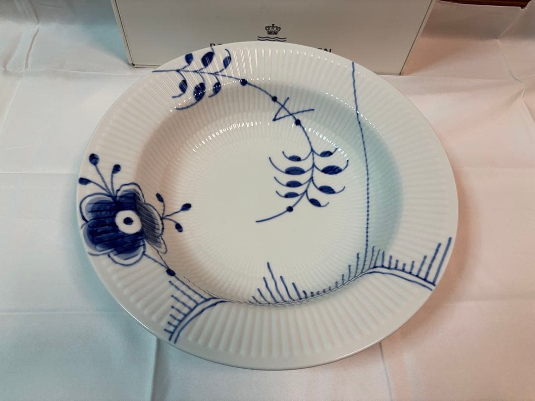 ロイヤルコペンハーゲン　ブルーフルテッドメガディーププレート30㎝