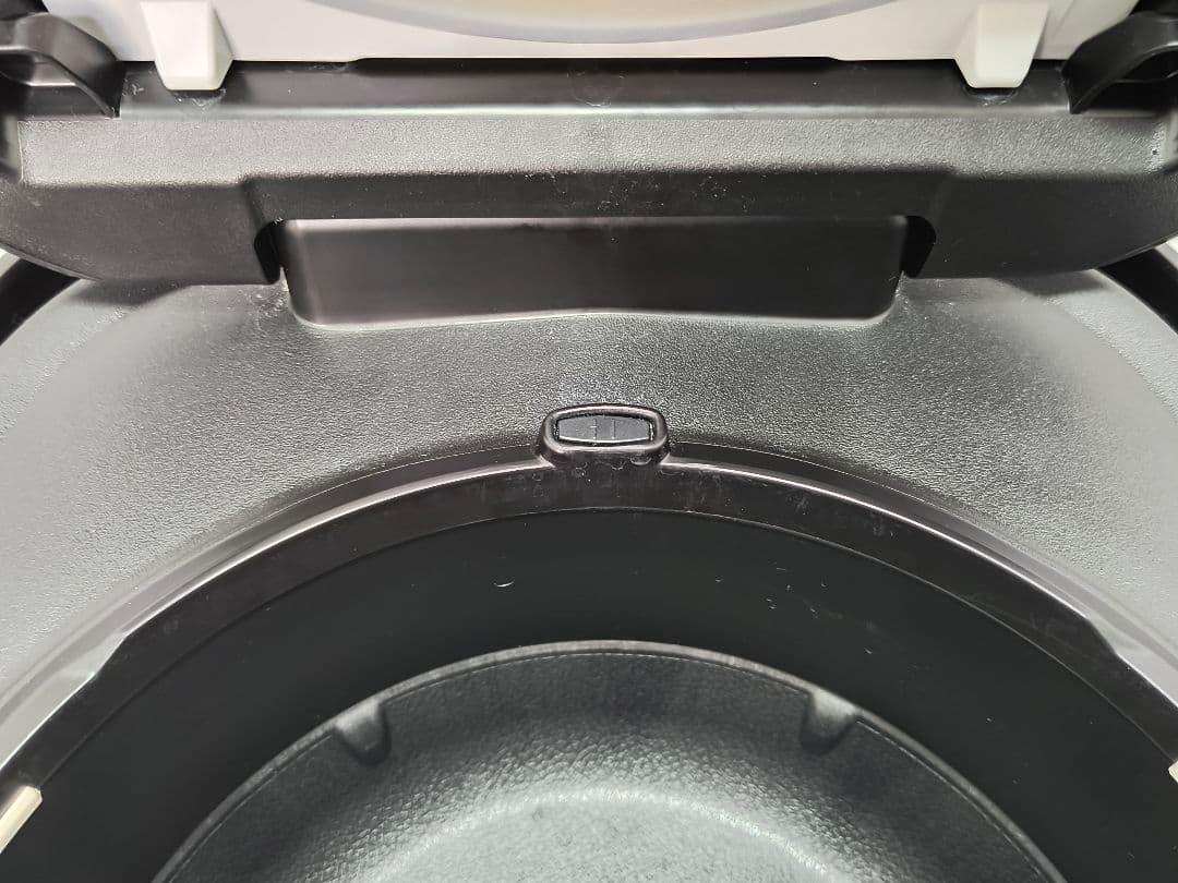 010 23年製パナソニック　Panasonic SR-FE101 IH炊飯器