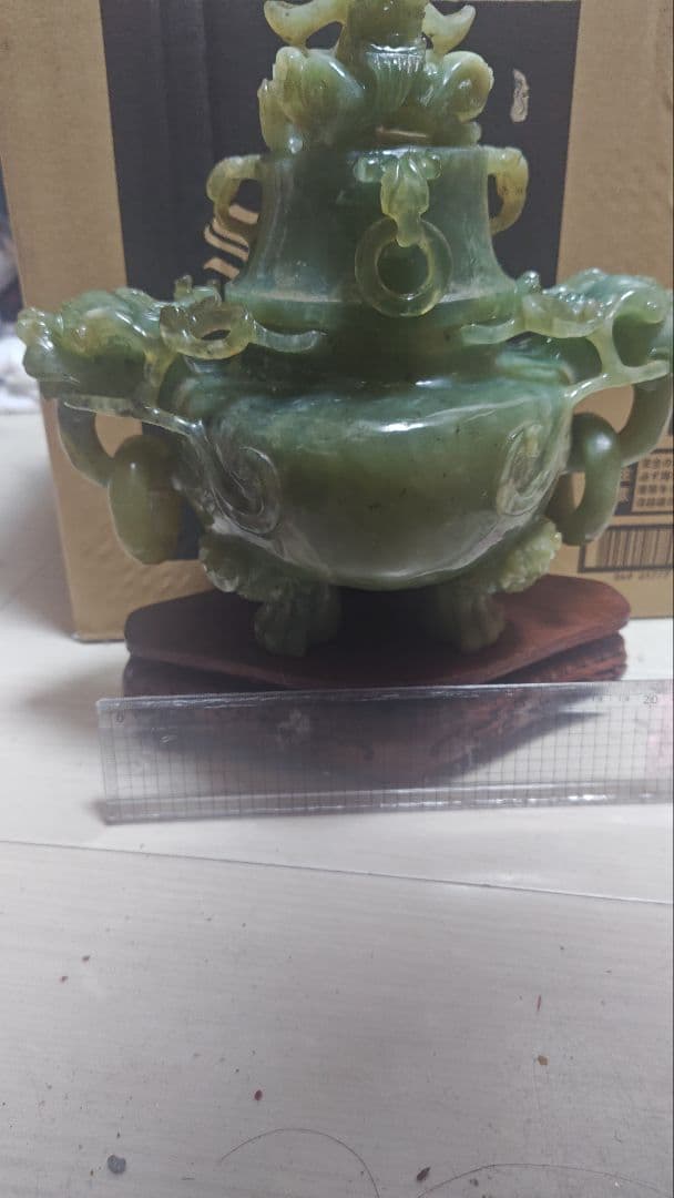 【翡翠香炉】 龍の装飾 木製台座付き 【2月限定価格】