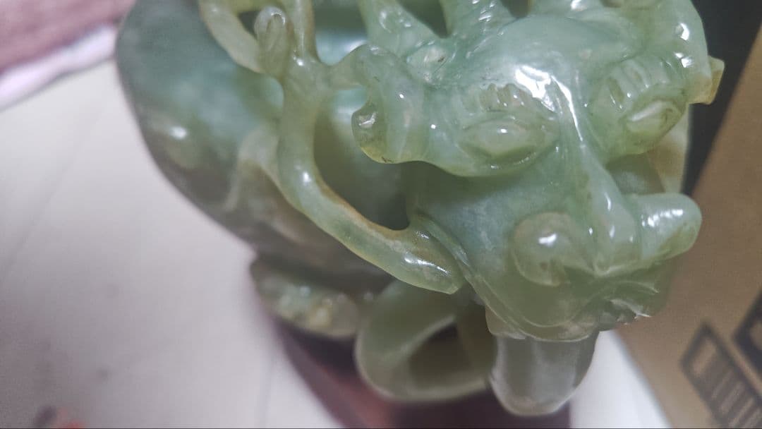 【翡翠香炉】 龍の装飾 木製台座付き 【2月限定価格】