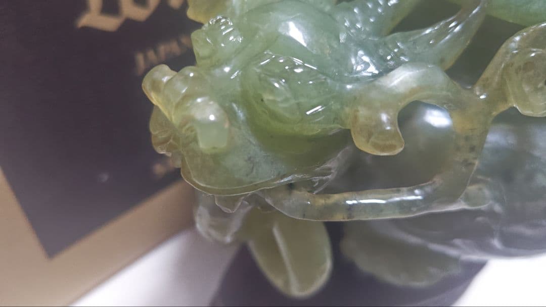 【翡翠香炉】 龍の装飾 木製台座付き 【2月限定価格】