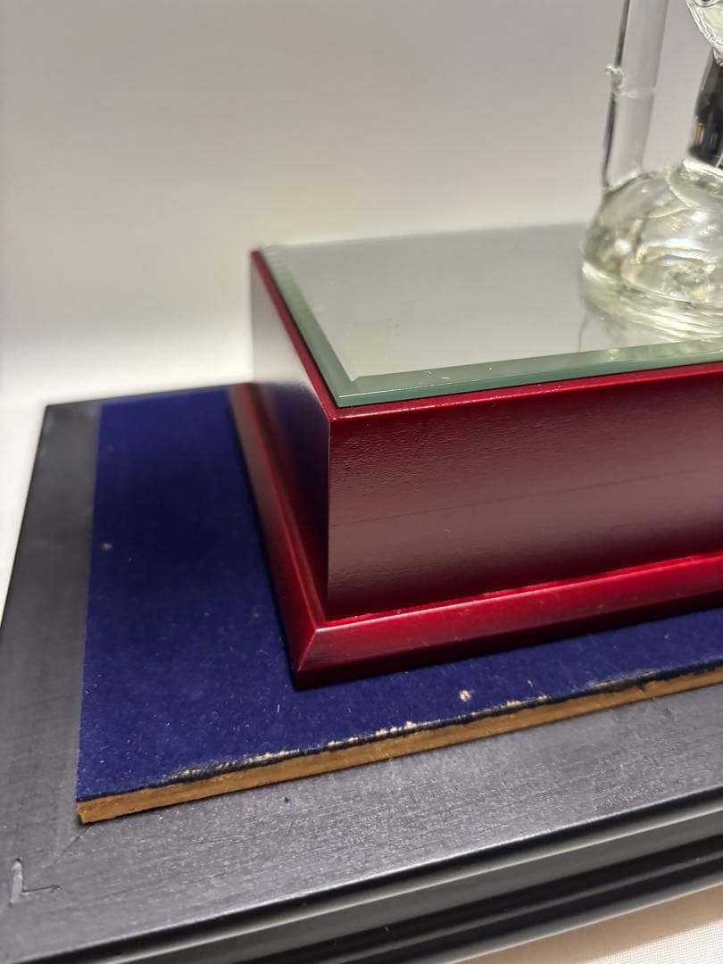 #伝統工芸品　水晶彫刻『松竹梅』オブジェ（ガラスケース付き）