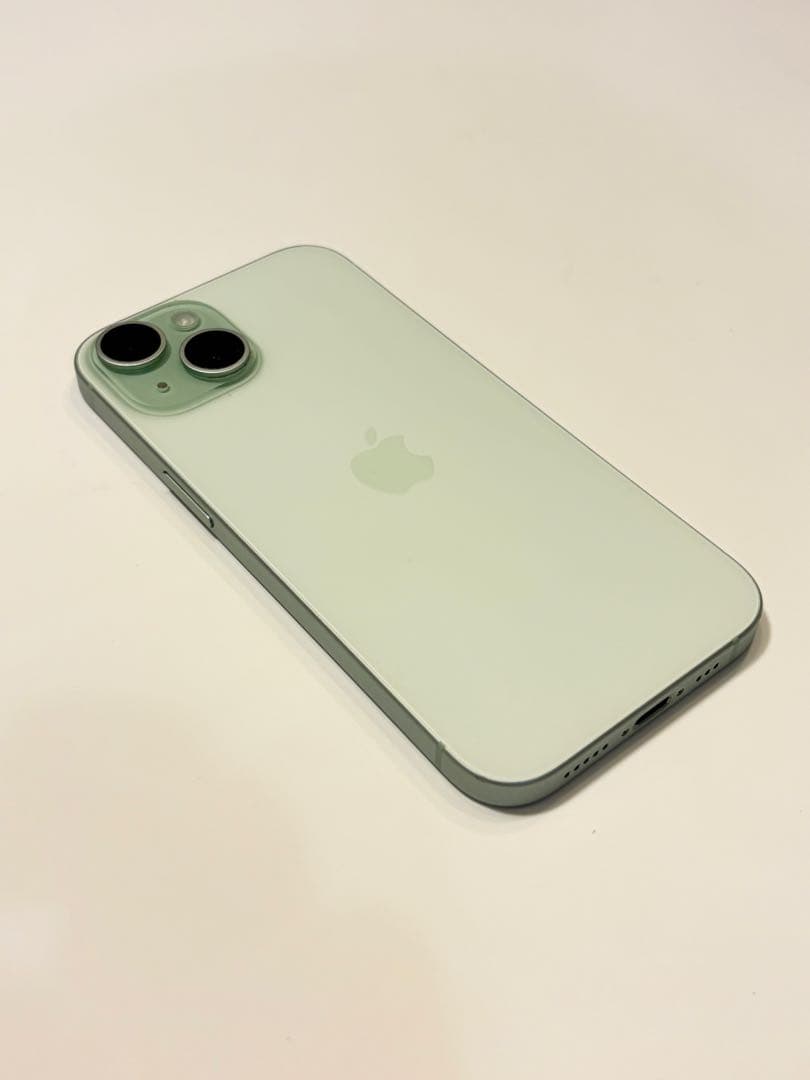 Apple iPhone 15 グリーン256GB SIMフリー 美品