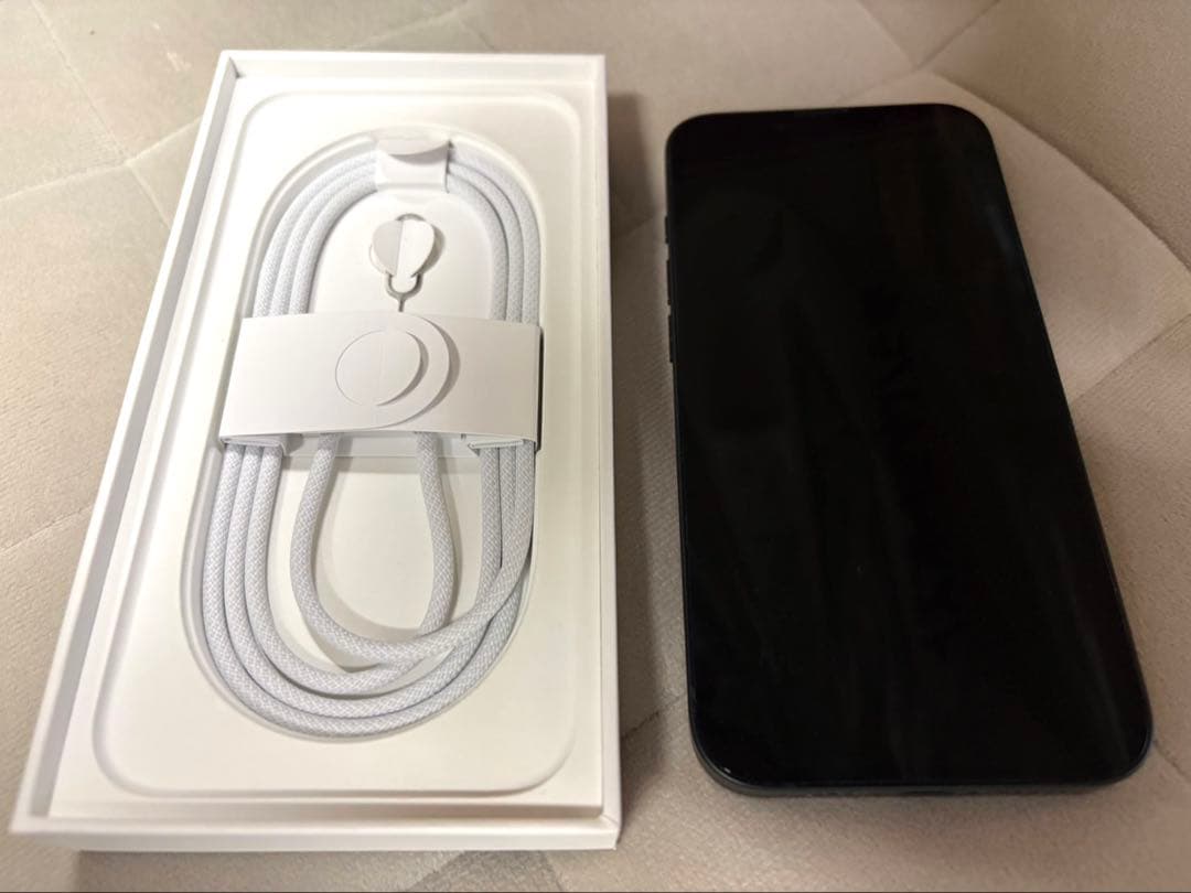 【美品】iPhone16e 256GB ブラック 付属品未使用