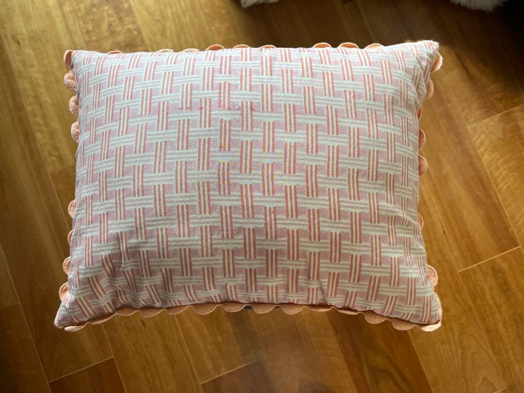 ベアトリス　ラヴァル　コットン更紗　クッション　ゴアローズ