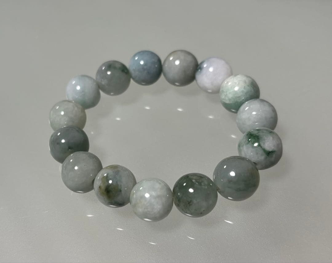 硬玉翡翠（１３mm珠、径１７cm）⑤（鑑別書付き）