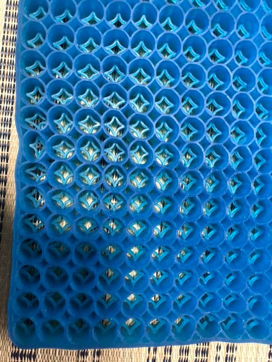 『匿名配送』　ゲルクッション、超通気、両面使用可能、腰痛対策、小物、インテリア