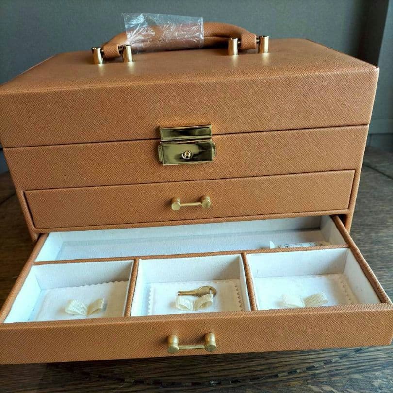 アクセサリーケース　カギ有　やや使用感有