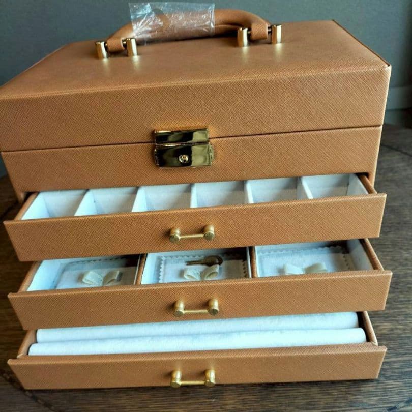 アクセサリーケース　カギ有　やや使用感有