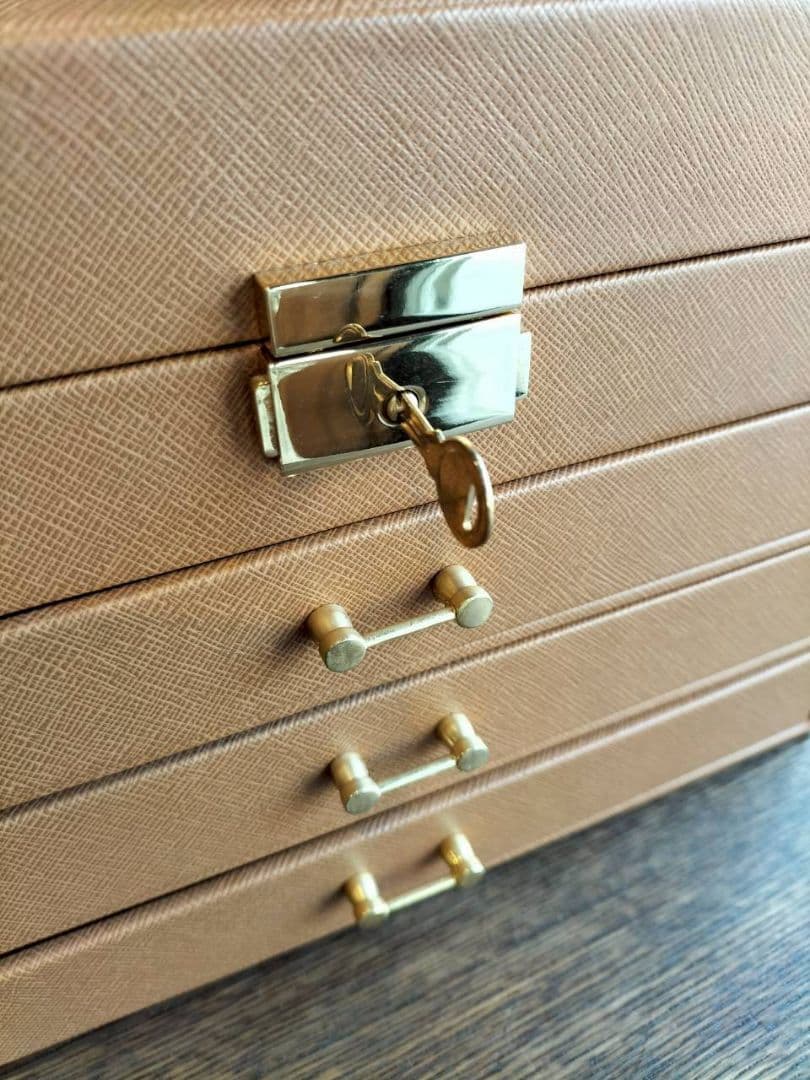 アクセサリーケース　カギ有　やや使用感有