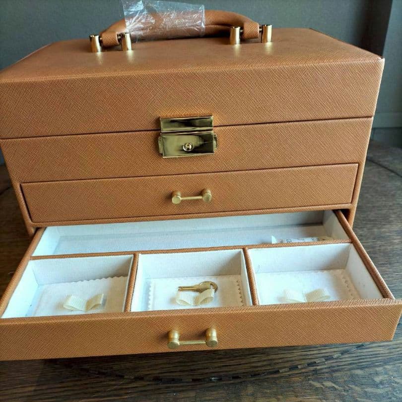 アクセサリーケース　カギ有　やや使用感有