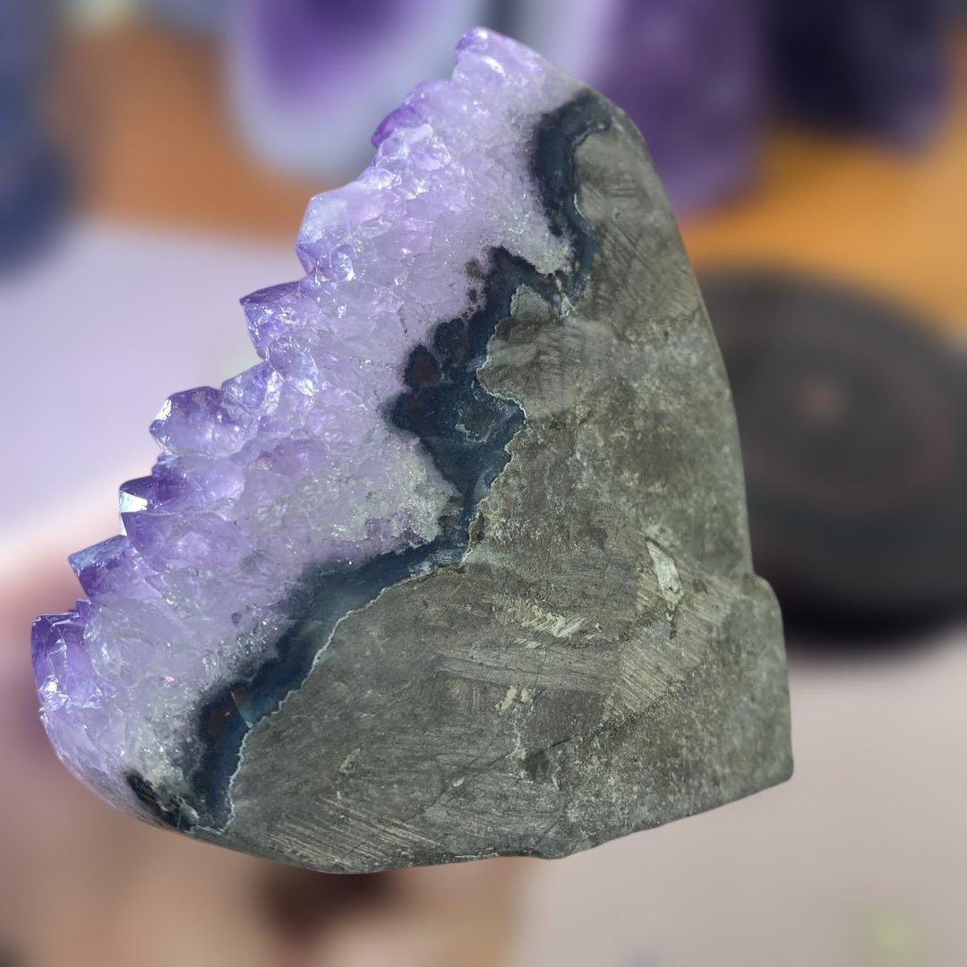 【極上】ウルグアイアメジストクラスター原石（幸運水晶1073g）純天然紫水晶