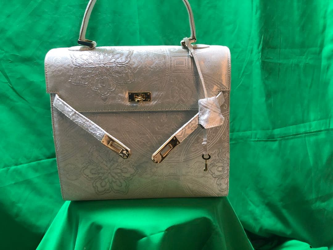 【帯リメイク・白地花刺繍 高級ハンドバッグ／一点物】