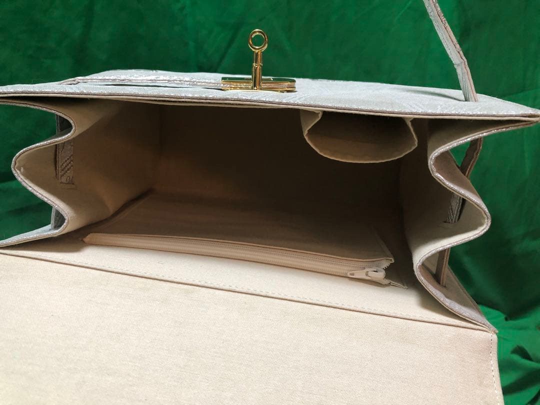 【帯リメイク・白地花刺繍 高級ハンドバッグ／一点物】