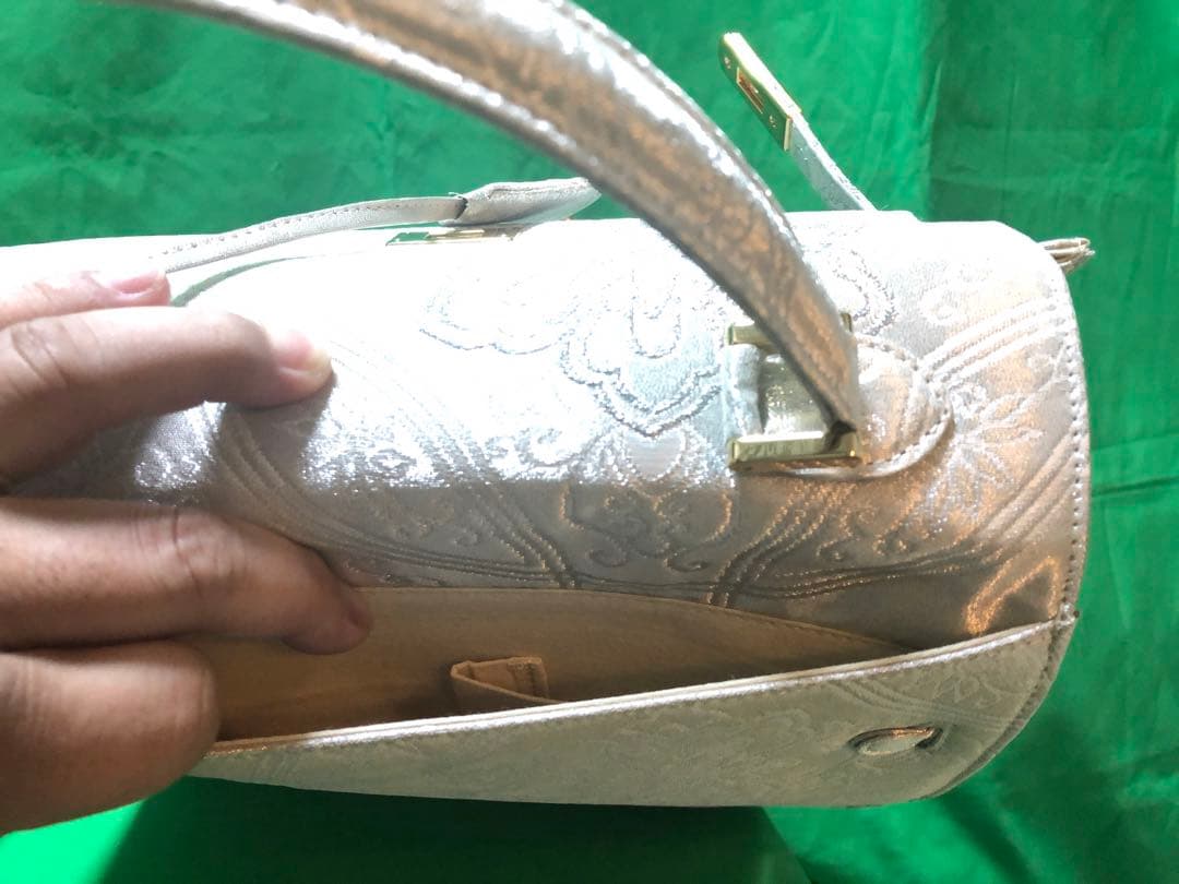 【帯リメイク・白地花刺繍 高級ハンドバッグ／一点物】