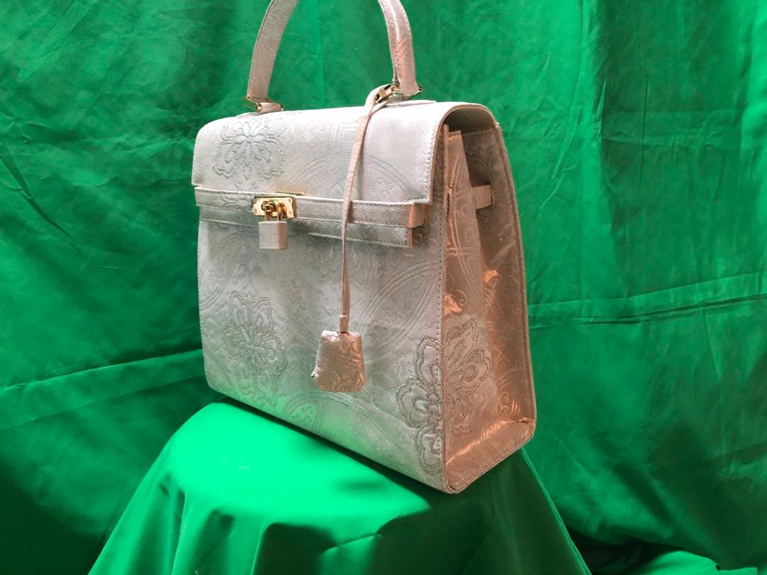 【帯リメイク・白地花刺繍 高級ハンドバッグ／一点物】