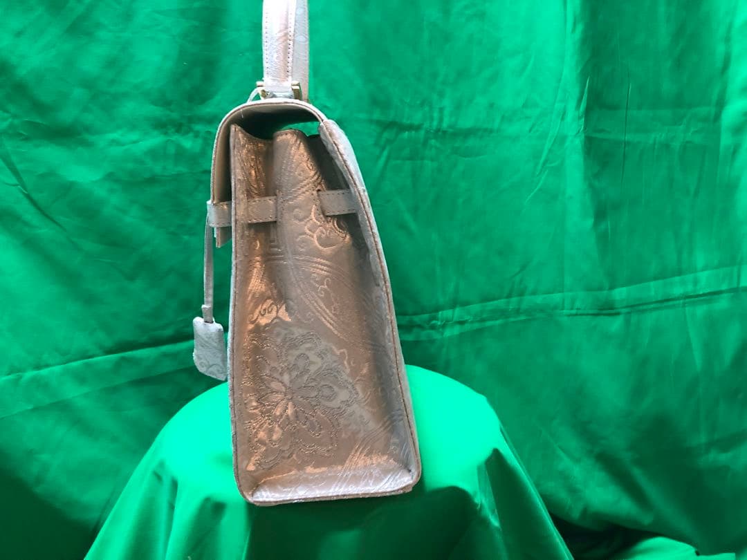 【帯リメイク・白地花刺繍 高級ハンドバッグ／一点物】