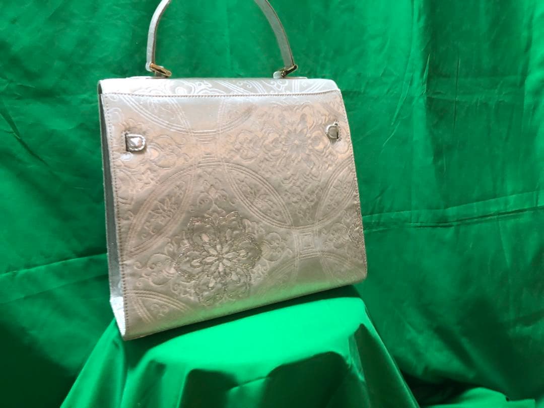 【帯リメイク・白地花刺繍 高級ハンドバッグ／一点物】