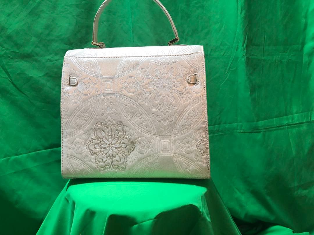 【帯リメイク・白地花刺繍 高級ハンドバッグ／一点物】