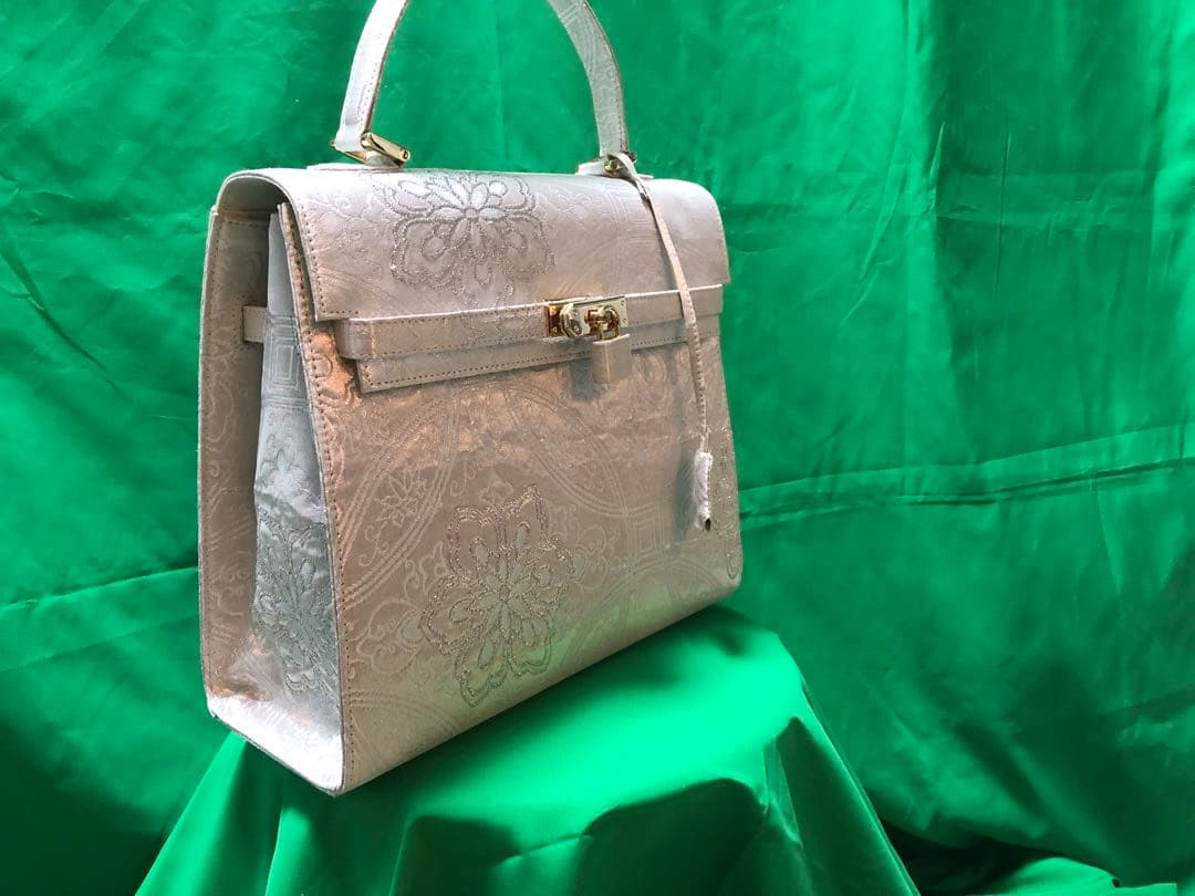 【帯リメイク・白地花刺繍 高級ハンドバッグ／一点物】