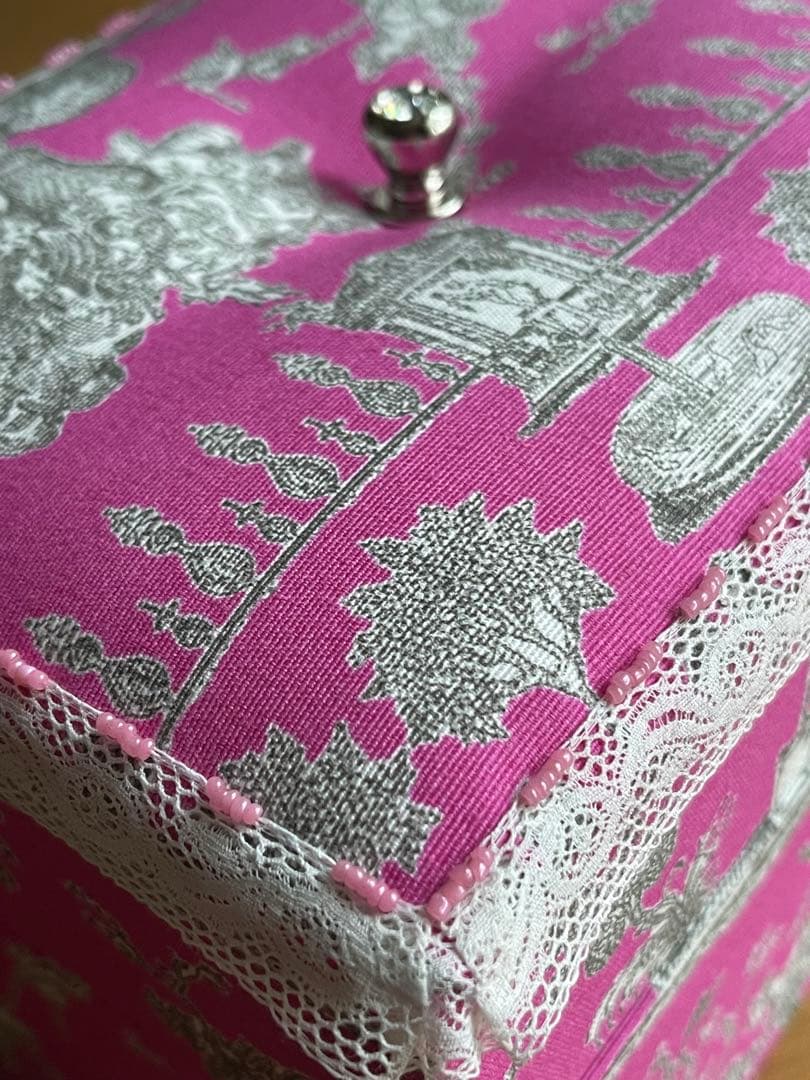 カルトナージュ裁縫箱(中)ピンクの素敵な生地　珍しい‼️