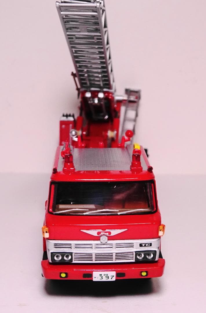 トミカリミテッドヴィンテージネオ LV-N24b 日野TC343型はしご付消防車