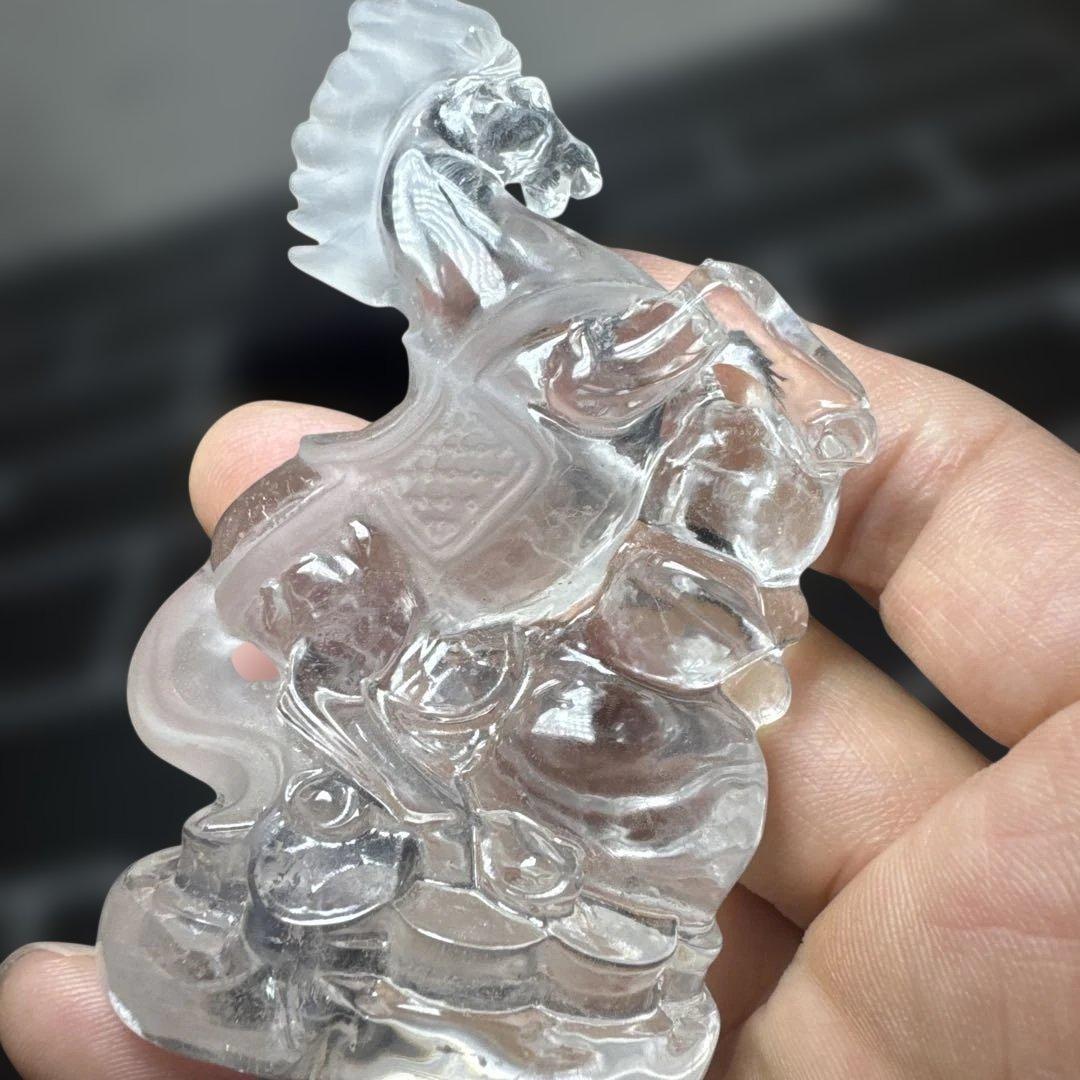 干支駿馬 天然水晶彫刻 8.5cm 台座付 上質品