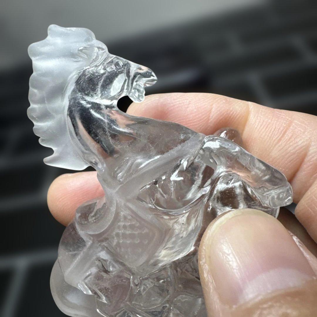 干支駿馬 天然水晶彫刻 8.5cm 台座付 上質品