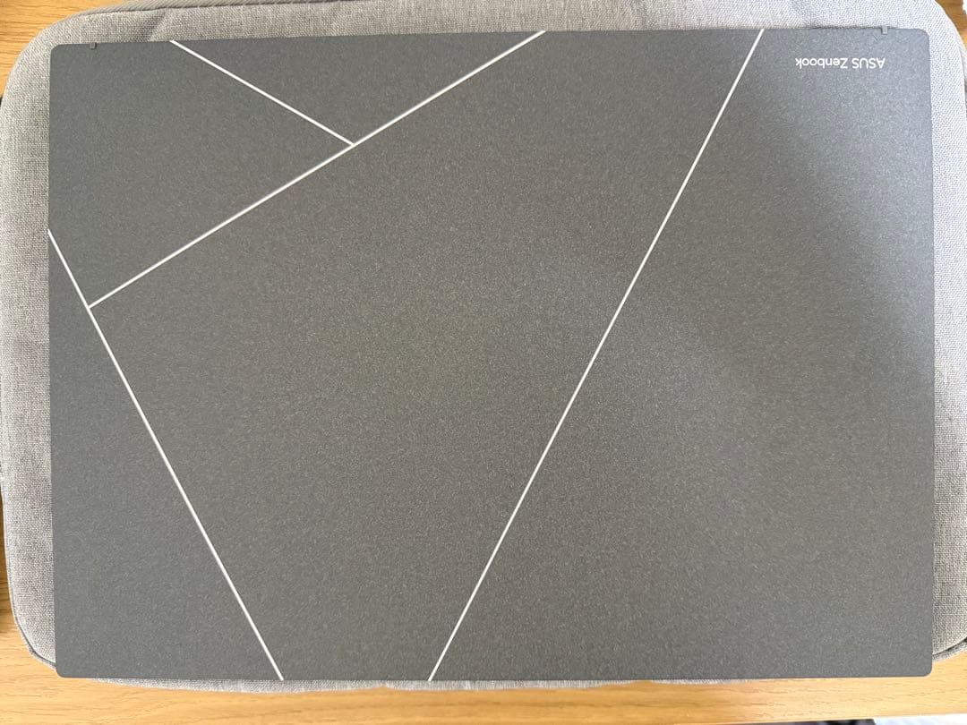 ASUS ZenBook 薄型ノートPC グレー　UX5304VA-NQI7W