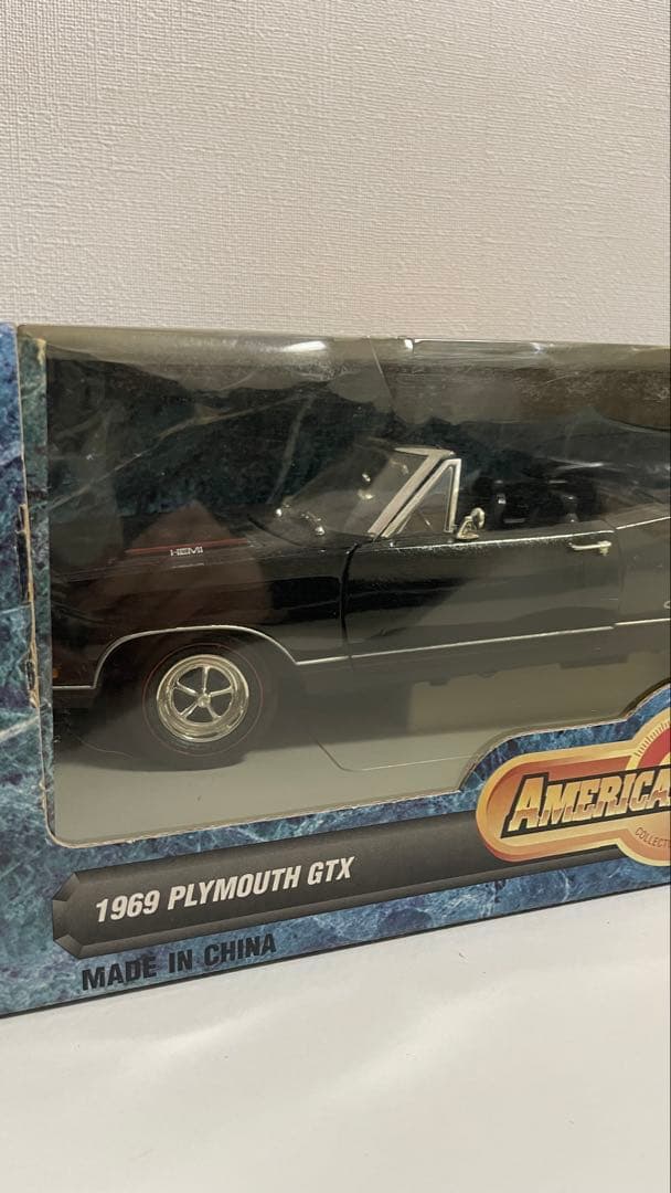 ミニカー 1969 Plymouth GTX 1:18 Scale