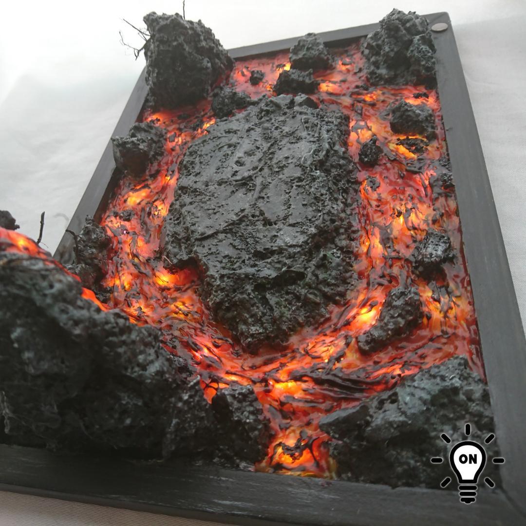 うごめく溶岩のジオラマランプ3