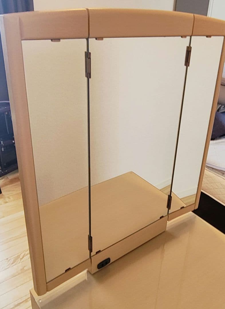 ドレッサー　椅子　天板クリアガラス付き　コンセント付き