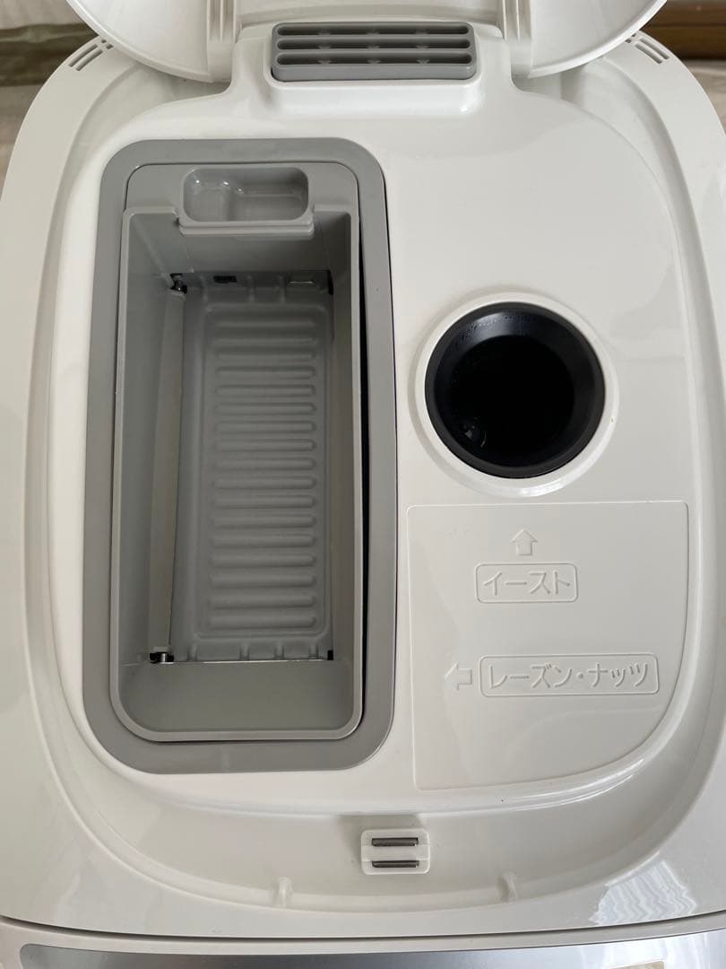 22年製　パナソニック ホームベーカリー SD-BMT2000-W