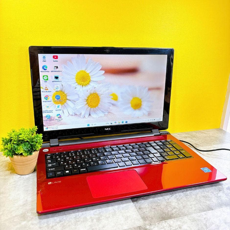 かわいい赤❣SSD搭載で快適✨Win11薄型カメラ付きノートパソコン 仕事や趣味