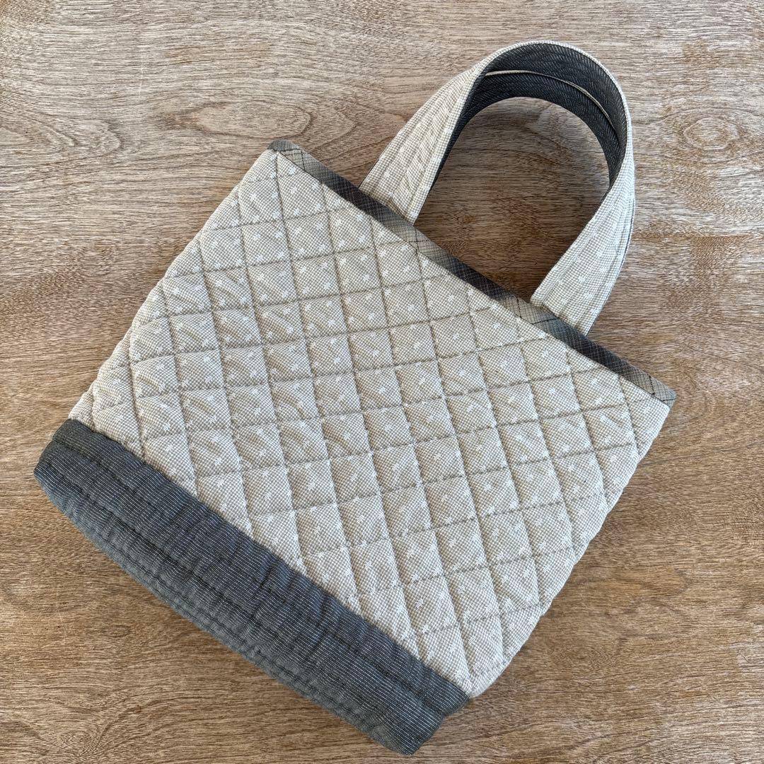 パッチワークキルト　雑貨屋さんアップリケのトートバック　ハンドメイド