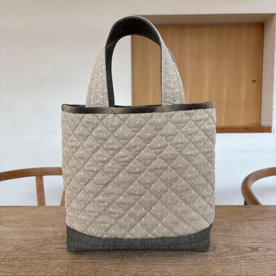 パッチワークキルト　雑貨屋さんアップリケのトートバック　ハンドメイド